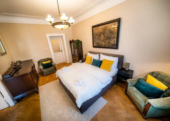 Luxurious Kafka Family In Old Town * Prag