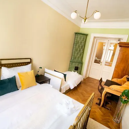 דירה Luxurious Kafka Family In Old Town