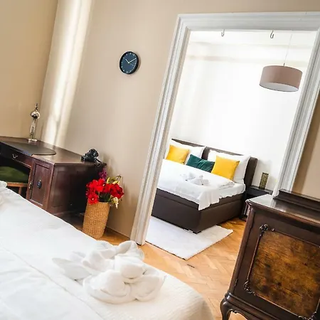 דירה Luxurious Kafka Family In Old Town *