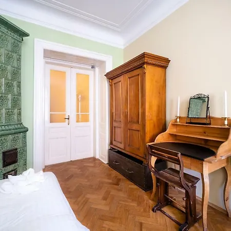 דירה Luxurious Kafka Family In Old Town