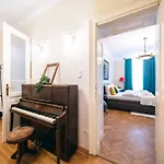 Luxurious Kafka Family In Old Town Appartement Praag
