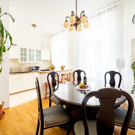 Luxurious Kafka Family In Old Town * Prague